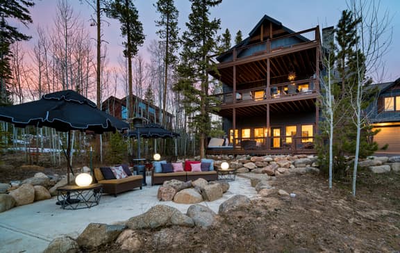 Winterhaven Estate by AvantStay | Sleeps 19 Guests | Mountain Compound w/ Views, Firepit, Hot Tub