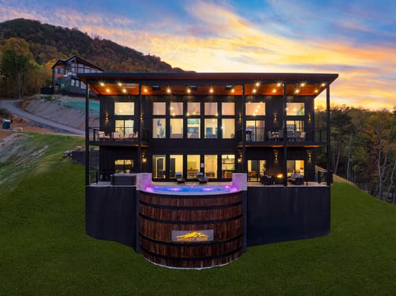 Whiskey Ridge by AvantStay Infinity Pool, Hot Tub, Game Room, Panoramic Views