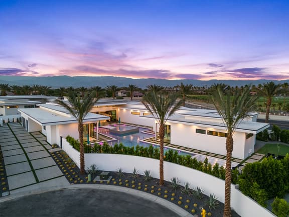 Sleeps 23 | Pool, Hot Tub & Putting Green | Minutes to Golf & Dining | bravo Villa #7 by AvantStay