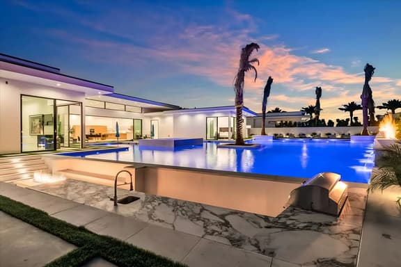 Sleeps 14 | Desert Paradise w/ Pool, Hot Tub & Pickleball | Near La Quinta | Bravo Villa #5 by AvantStay