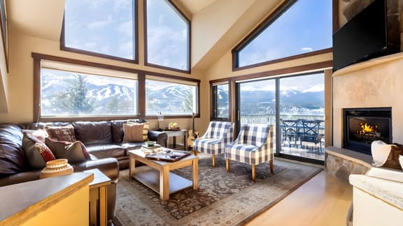 Frontier by AvantStay | Incredible Mtn Views & Hot Tub | Gorgeous Breckenridge Home Close to Slopes