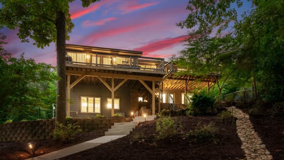 Cove's End by AvantStay | Lakefront Retreat • Dock + Hot Tub + Game Room + Fire Pit