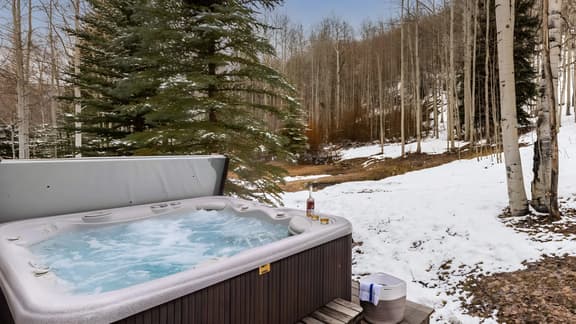 Highline by AvantStay | Breathtaking Mountain Home w/ Hot Tub & Views
