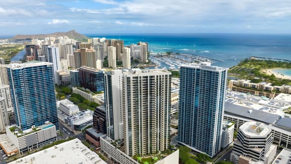 The Kapiolani Vista | Skyline Views, Pool, Gym | Walk to Beach & Ala Moana