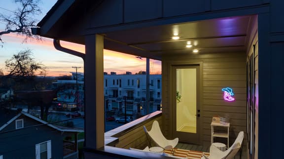 Sleeps 24! 3 Modern 4BDR Townhomes w/ Covered Patios | Nashville Group Retreat