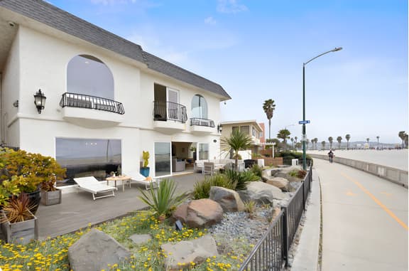 Shoreline by AvantStay | Mission Beachfront Retreat • Hot Tub + Fire Pit + Ocean Views