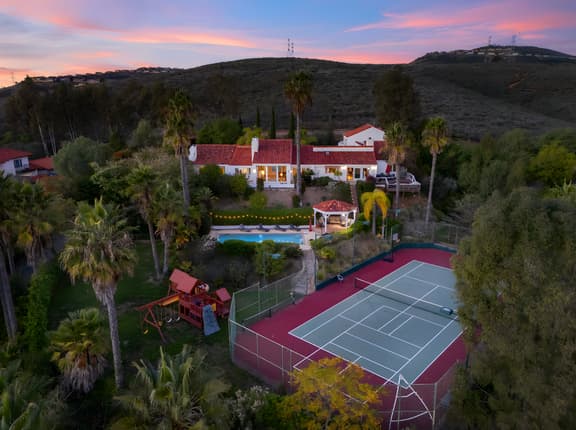 The Tennis Ranch by AvantStay | Resort-Style Estate • Pool + Game Room + Tennis Court Near Wineries