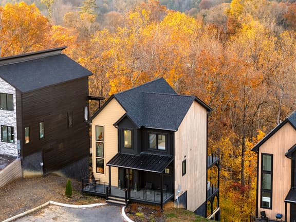 Indoor Pool, Hot Tub & Vols Spirit with Sweeping Mountain Views | Smokey's Den by AvantStay