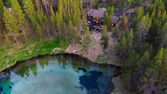 Spring River Retreat by AvantStay | Lakefront Luxury w/ Hot Tub, Game Room & Near Bend