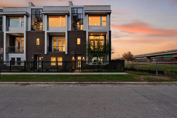Rooftop Living in Central Austin Near UT, Dining & Music | Concordia Retreat by AvantStay