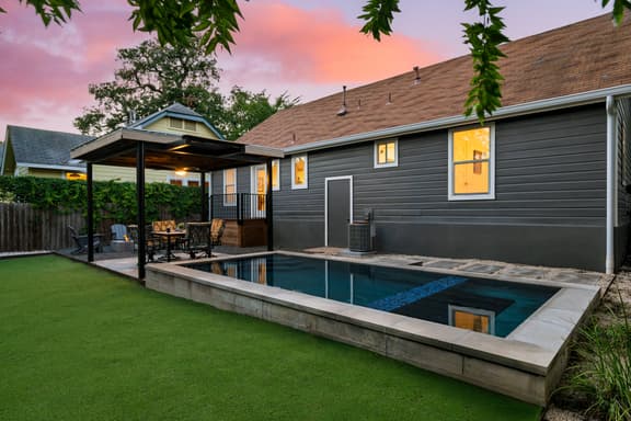 Casa Que Canta by AvantStay | Private Pool, Firepit & Walkable East Austin Gem
