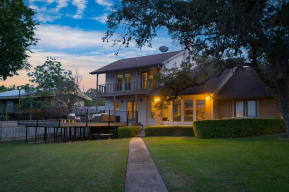 Travis by AvantStay | Waterfront Lake Retreat