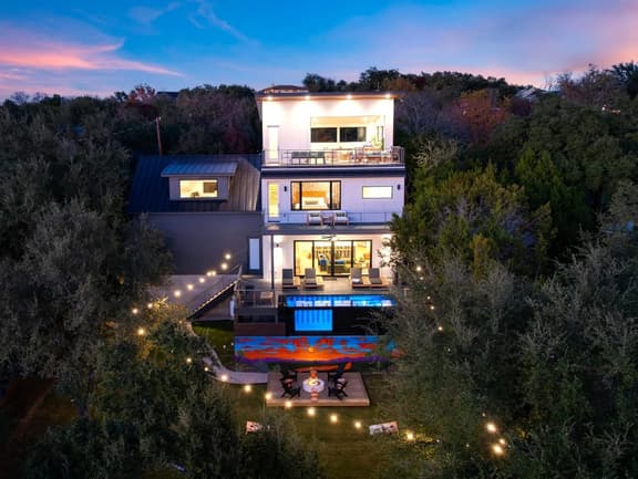 Sundown Social by AvantStay | Lake Austin Views • Pool, Firepit, Deck + Game Room • A+ Designer Style