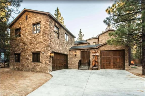 Walk to Lake | 6BR Cabin w/ Game Room, Hot Tub | Big Bear Castle