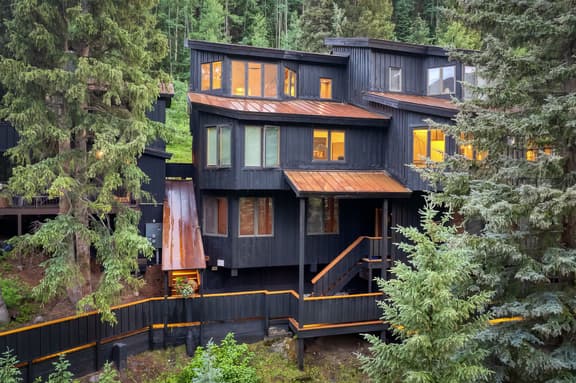 Manitou River House 113 by AvantStay | A+ Location