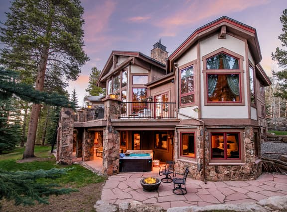 Cherry Ridge by AvantStay | Incredible Mountain Mansion w/ Game Room, Hot Tub & Views!!