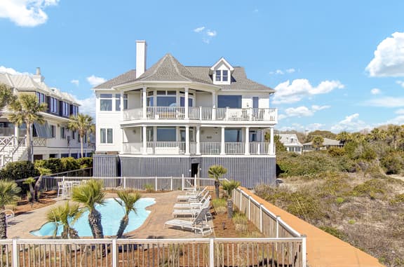 502 Ocean Blvd by AvantStay | Beachfront w/ Pool & Ocean Views!