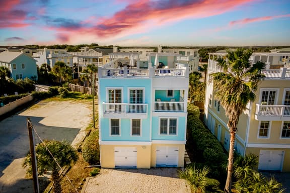 Sea Shell by AvantStay | Breezy Beachside Getaway w/ Rooftop Deck & 6 BRs