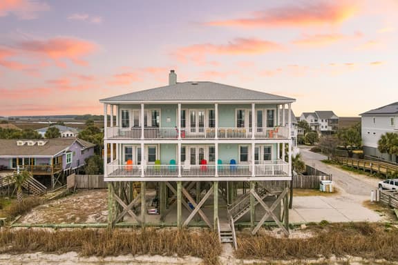 Poseidon By AvantStay | On The Beach! Two Ocean Facing Balconies & Hot Tub