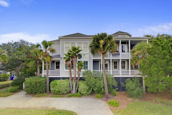 2701 Palm Boulevard by AvantStay | Pool + Spa + Putting Green + Arcade + Game Room | Walk to Beach