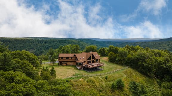 Chester by AvantStay | Amazing Views, Secluded Home, A True City Escape!