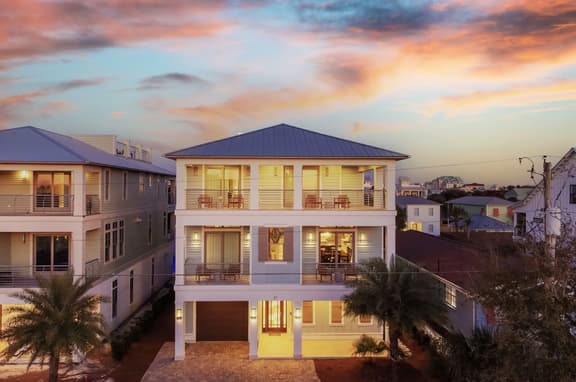 Monarch by AvantStay | Stunning Estate 1 Block to Beach, Swim Up Bar, Hot Tub, & Rooftop Views