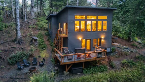Peaceful Treehouse-Style Stay with Sauna, Fire Pit & Forest Views Near the Coast | The Treehouse by AvantStay