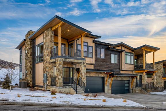 Free Shuttle to Deer Valley East Ski Lift • Hot Tub + Game Room | Ski La Vie