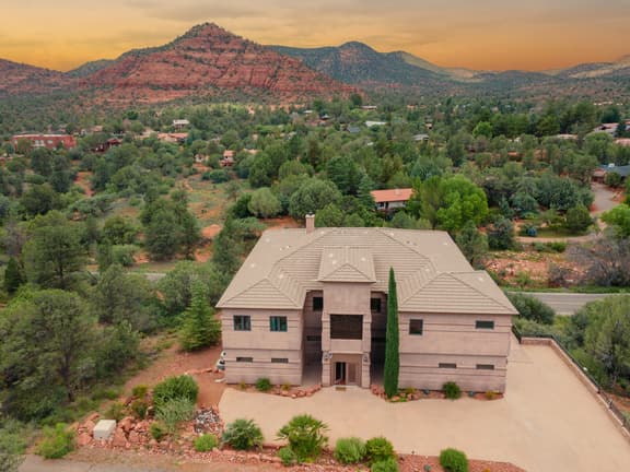Pyramid by AvantStay | Luxe Sedona Mansion w/ Views, 7mins to Downtown