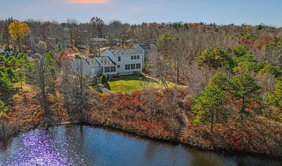 Laker's Pointe by AvantStay | Lakefront Private Peninsula | Hot Tub, Game Room