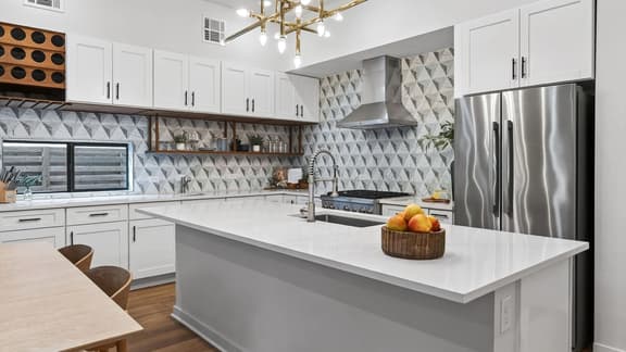 Oak Haus by AvantStay | Perfect for Groups | Modern Design + Outdoor Patio | Near SoCo + Lady Bird + Zilker