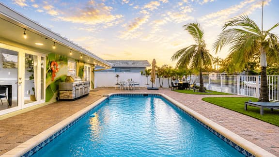 Hummingbird Harbor by AvantStay | Pool + Game Room + Dock + Fire Pit + Outdoor Lounge | Near Beach + Las Olas