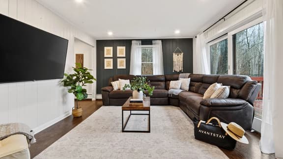The Summit by AvantStay | Spacious Group Getaway • Firepit | Near Hunter Mountain Skiing + Hiking