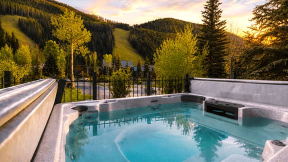 Telluride Lodge 518 by AvantStay | Communal Hot Tub + Sauna + Mountain Views | Steps to Gondola