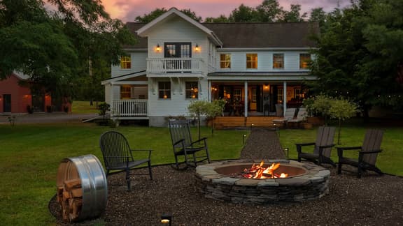 Farmhouse at Leeds by AvantStay | Catskills Farmhouse + Barn Suite + Firepit | Mins to Hudson + Kaaterskill Falls