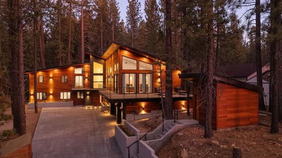 Evergreen Retreat by AvantStay | Outdoor Dining + Lounge | Forest Views | Mins to Skiing & The Village
