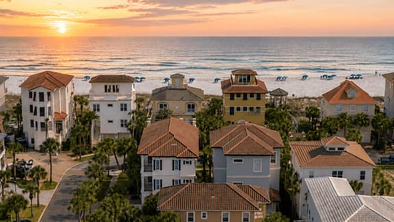 Spyglass by AvantStay | 5BR + 3 Balconies + Community Pool | Walk to Beach + Minutes to HarborWalk Village & Henderson Beach State Park