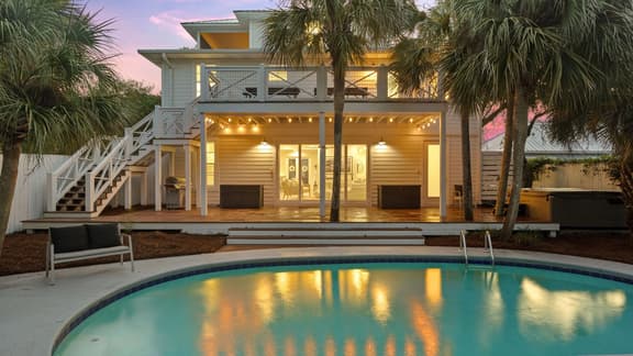 The Salty Pearl by AvantStay | Sleeps 18 + Pool + Hot Tub + Wet Bar | Walk to the Beach + Dining