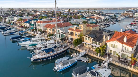 Admiralty Anchor by AvantStay | Marina-Front Deck + Firepit | Coronado Cays