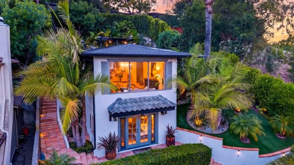 Laurel Terrace by AvantStay | Designer Home + Backyard Oasis + Firepit | Mins to Universal + West Hollywood